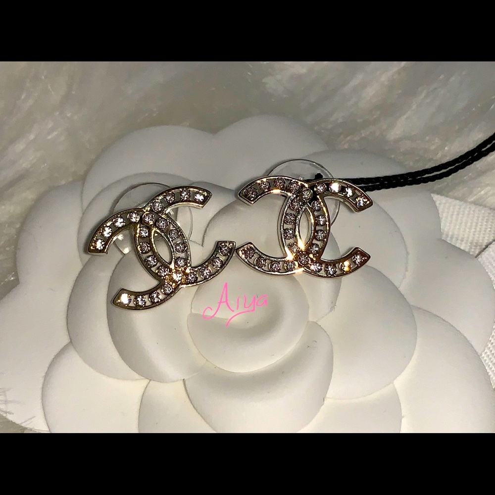 ❌❌SOLD❌❌ Chanel 21P CC earrings gold with crystals